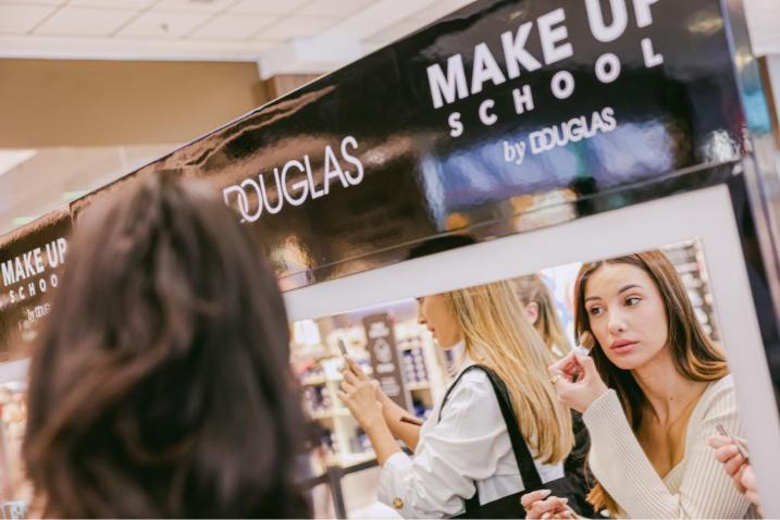 Make up school Douglas